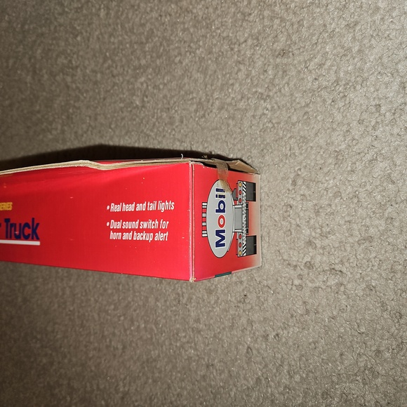 Mobil 1993 Toy Tanker Truck - Picture 2 of 5